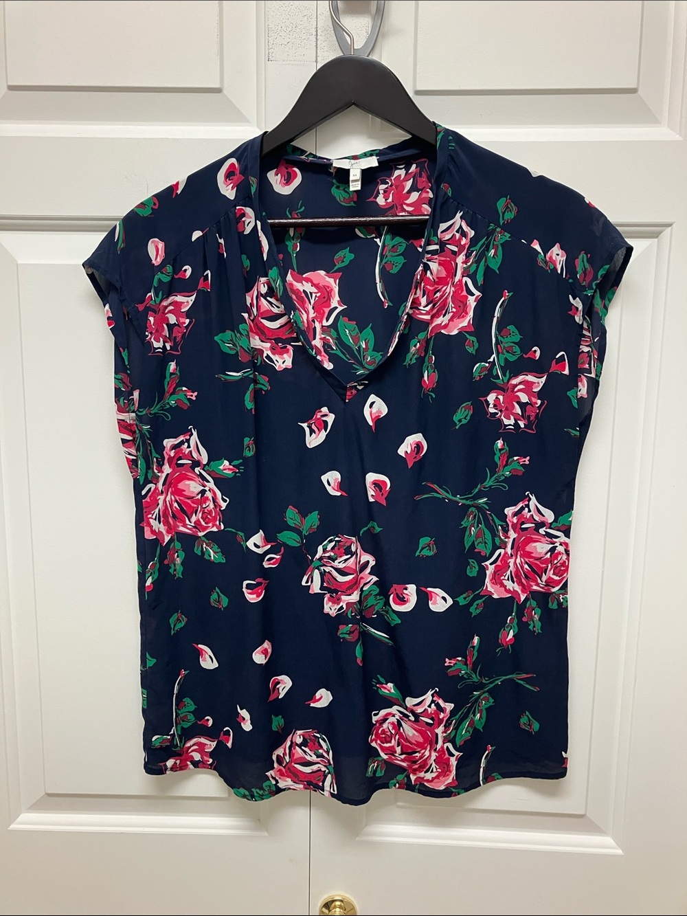 Joie Floral V-Neck silk Top with Pink Rose Print on navy background, size M